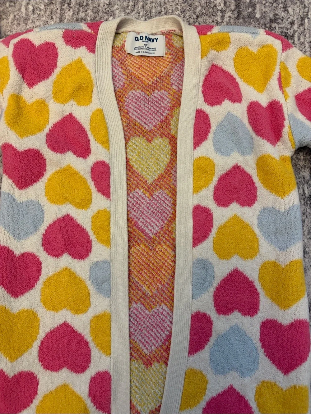 Kids Old Navy Cream Cardigan with Pink, Yellow & Light Blue Hearts size 5T